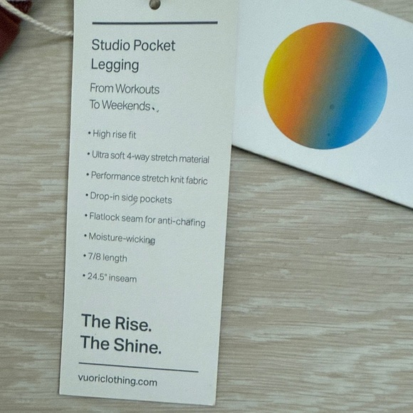 Vuori Studio Pocket Legging in Rosewood - Picture 3 of 9